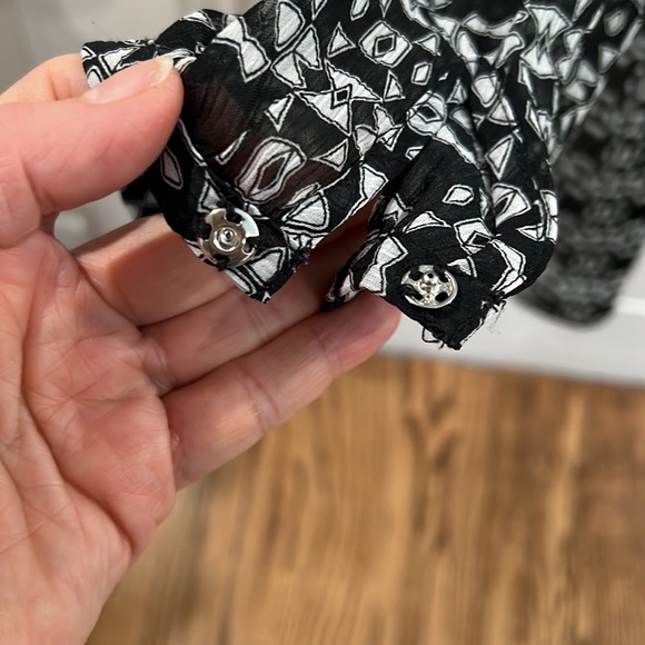 A.N.A Black and White Blouse -Size Medium Petite - Picture 5 of 7